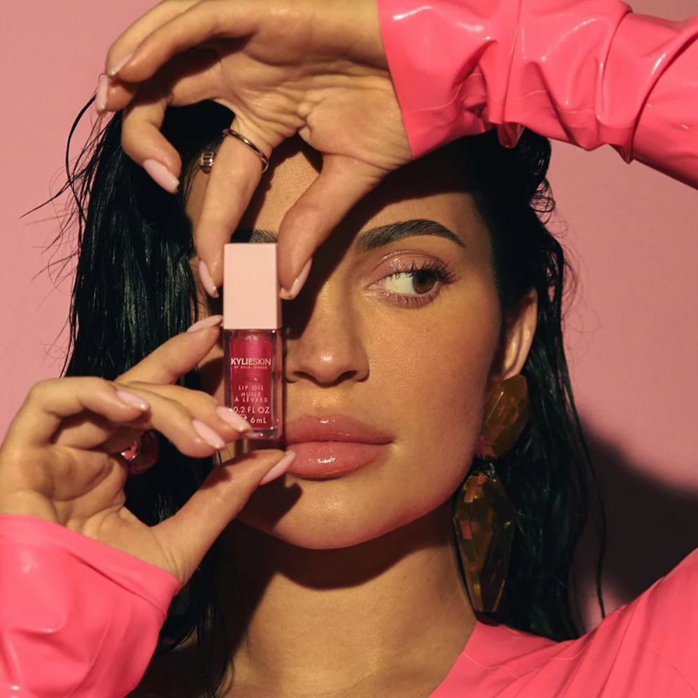 Kylie Cosmetics Lip Oil - Strawberry (Pa kuti/Sticker ngjyre)